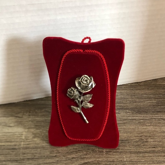 Vtg Italian Pewter Rose on Velvet Tabletop Decor - Picture 3 of 12